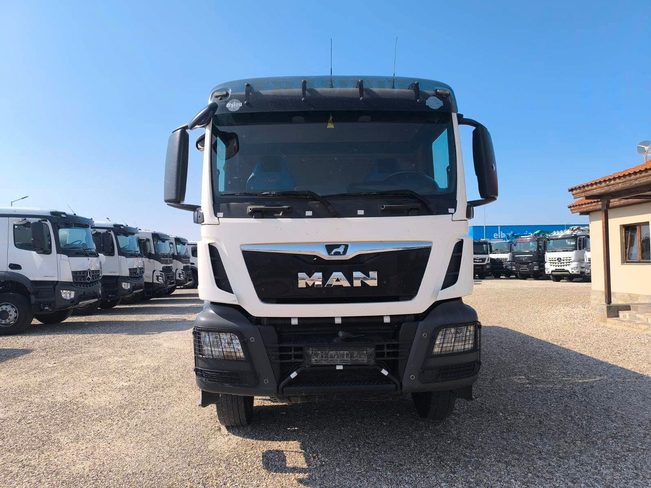 MAN TGS 41.420 MEILLER KIPPER - Skip loader truck: picture 2 MAN TGS 41.420 MEILLER KIPPER - Skip loader truck: picture 2