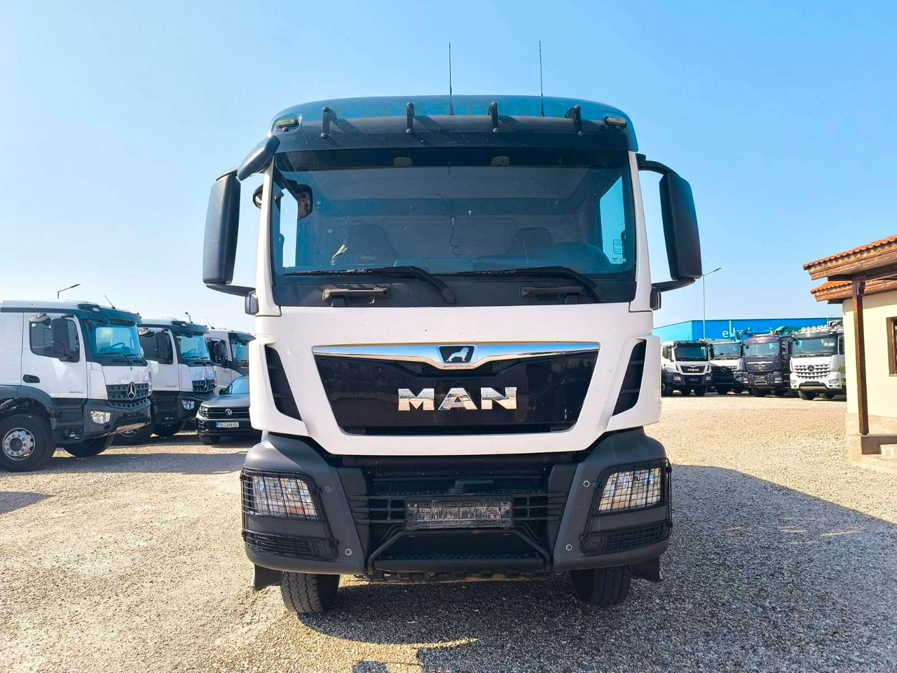 MAN TGS 41.420 MEILLER KIPPER - Skip loader truck: picture 2 MAN TGS 41.420 MEILLER KIPPER - Skip loader truck: picture 2