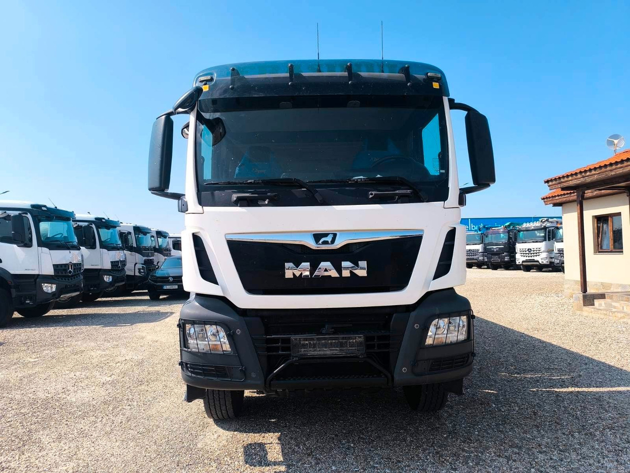 MAN TGS 41.420 MEILLER KIPPER - Skip loader truck: picture 2 MAN TGS 41.420 MEILLER KIPPER - Skip loader truck: picture 2