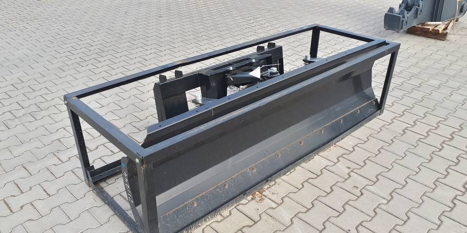 Pług do miniładowarki - Blade for Construction machinery: picture 3 Pług do miniładowarki - Blade for Construction machinery: picture 3