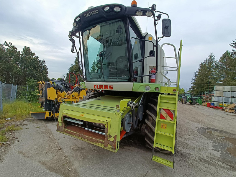 Combine harvester Claas Tucano 480 V750: picture 6