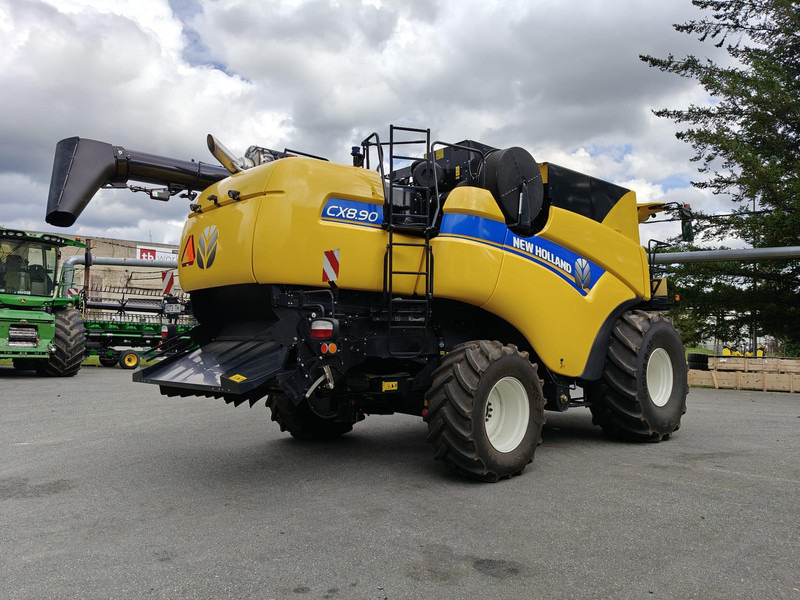 New Holland CX 8.90 - Combine harvester: picture 3 New Holland CX 8.90 - Combine harvester: picture 3