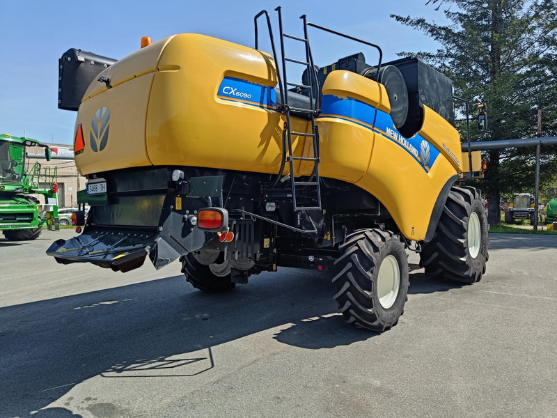 New Holland CX6090 - Combine harvester: picture 3 New Holland CX6090 - Combine harvester: picture 3