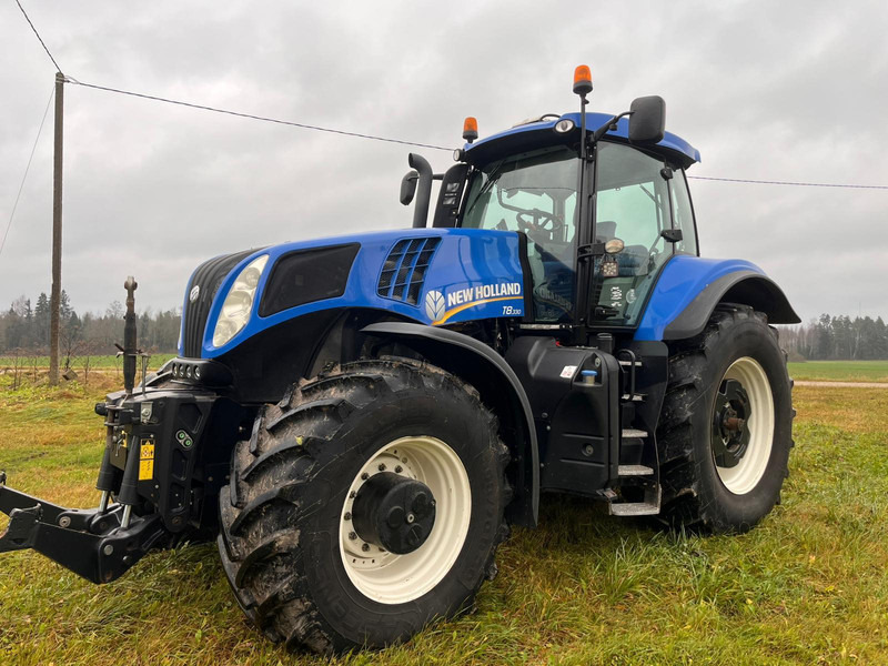 New Holland T8.330 - Farm tractor: picture 2 New Holland T8.330 - Farm tractor: picture 2