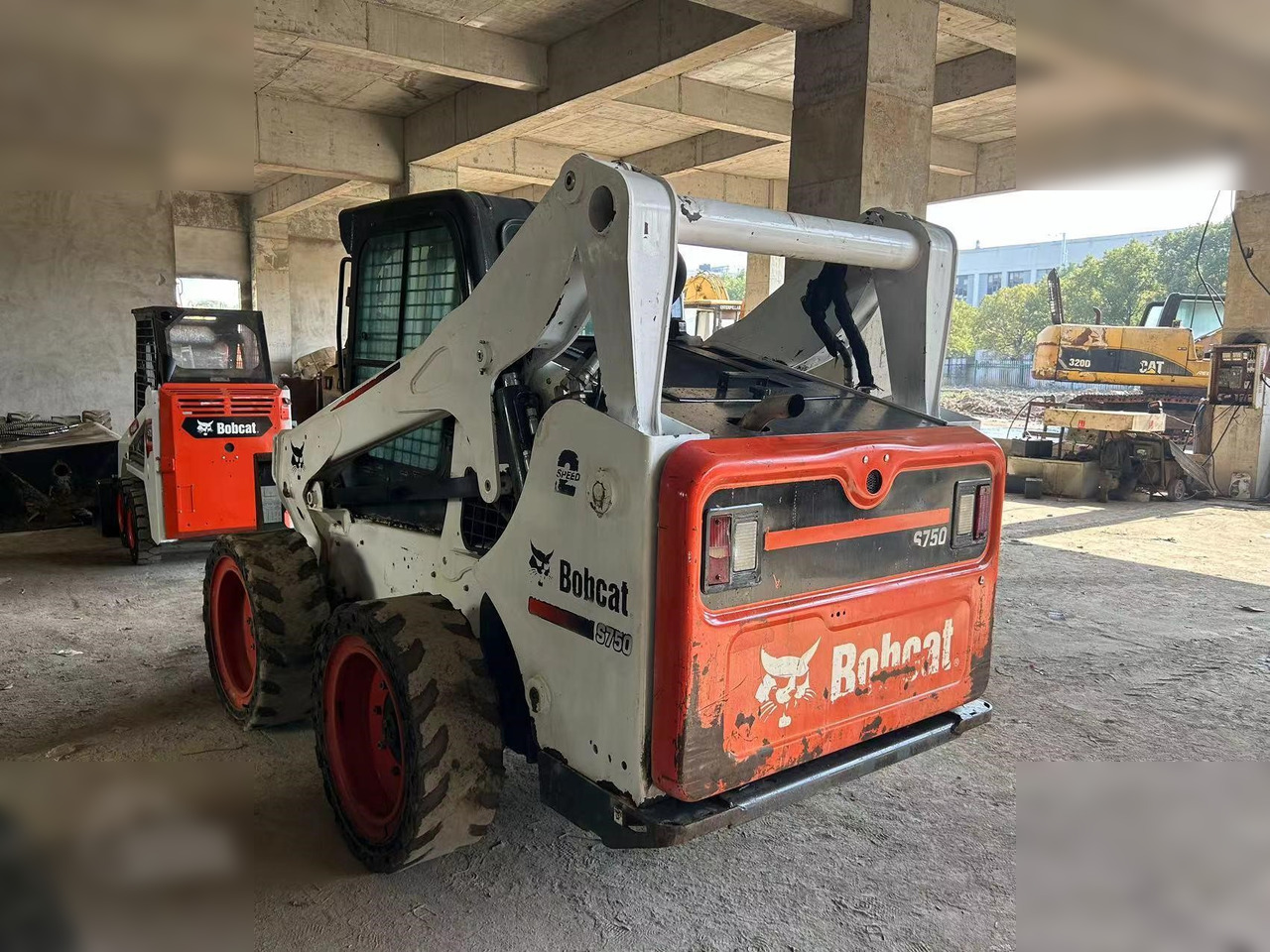 BOBCAT S750 - Skid steer loader: picture 2 BOBCAT S750 - Skid steer loader: picture 2