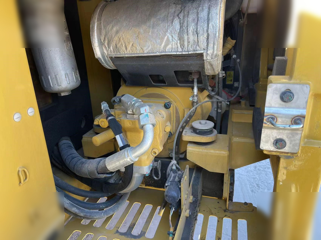 Mini excavator CATERPILLAR 305.5E2: picture 6
