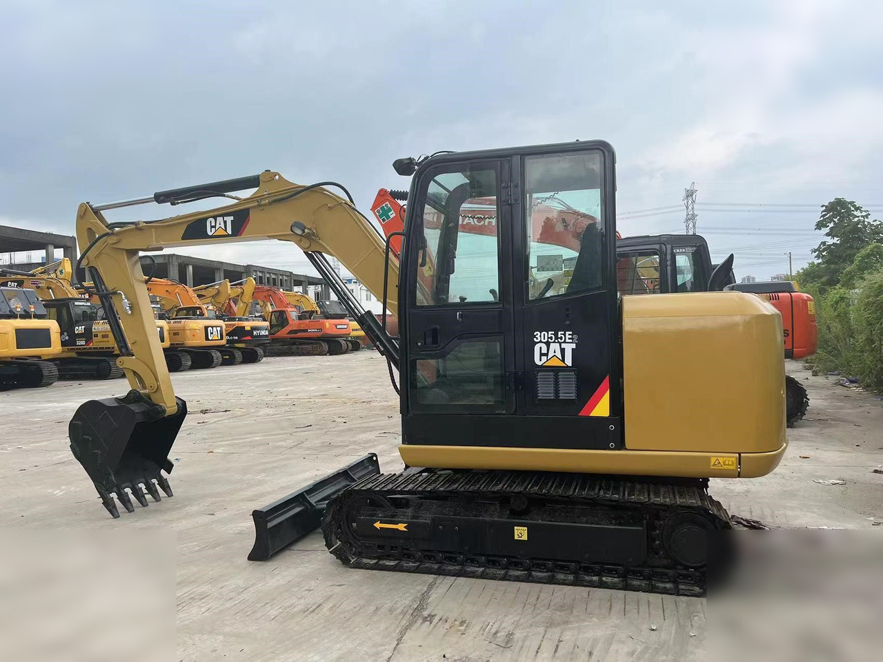 CATERPILLAR 305.5E2 - Mini excavator: picture 1 CATERPILLAR 305.5E2 - Mini excavator: picture 1
