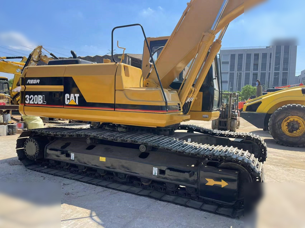 CATERPILLAR 320BL - Crawler excavator: picture 4 CATERPILLAR 320BL - Crawler excavator: picture 4