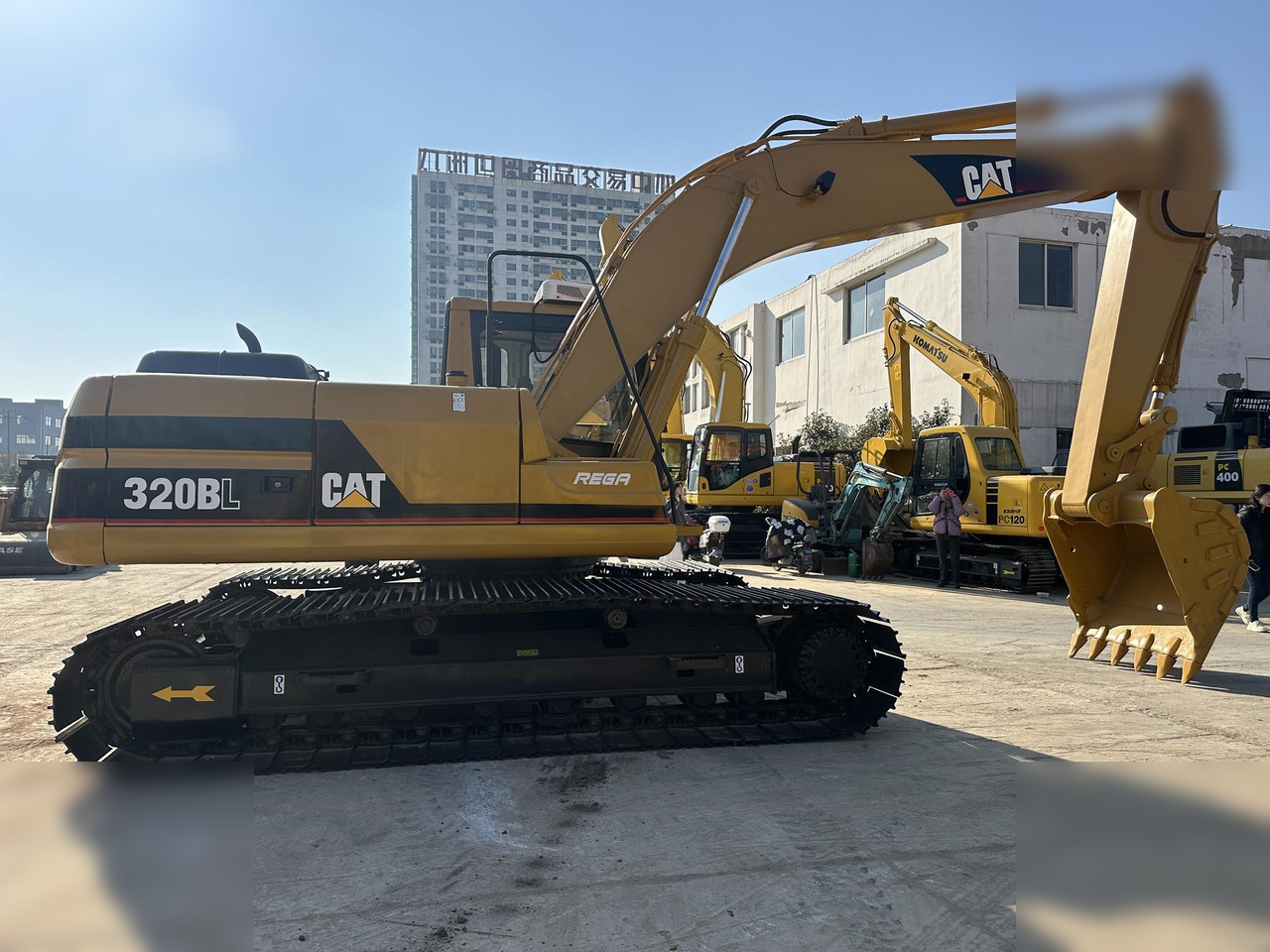 CATERPILLAR 320BL - Crawler excavator: picture 2 CATERPILLAR 320BL - Crawler excavator: picture 2