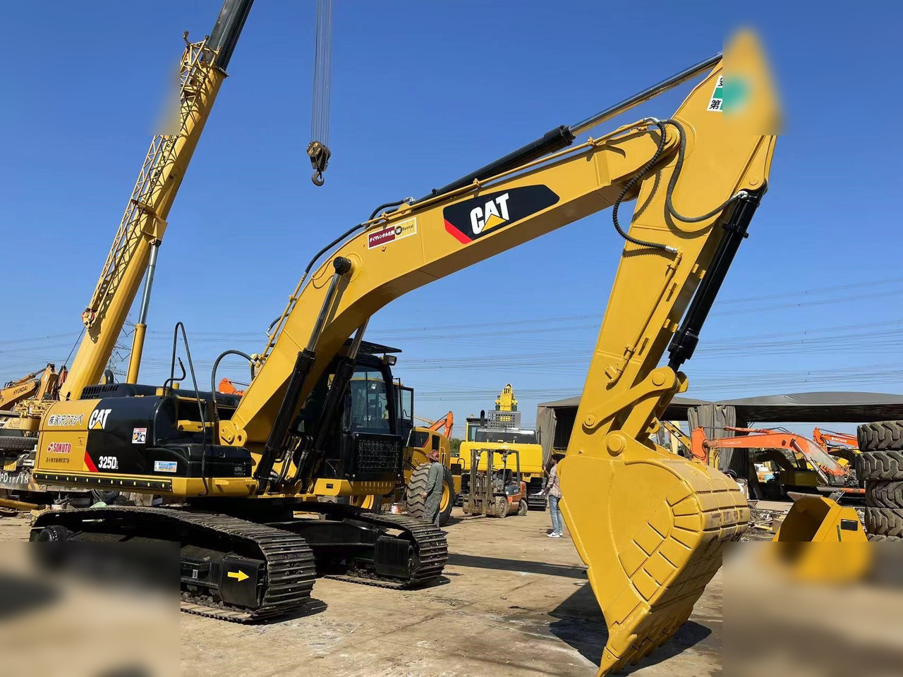 CATERPILLAR 325DL - Crawler excavator: picture 3 CATERPILLAR 325DL - Crawler excavator: picture 3