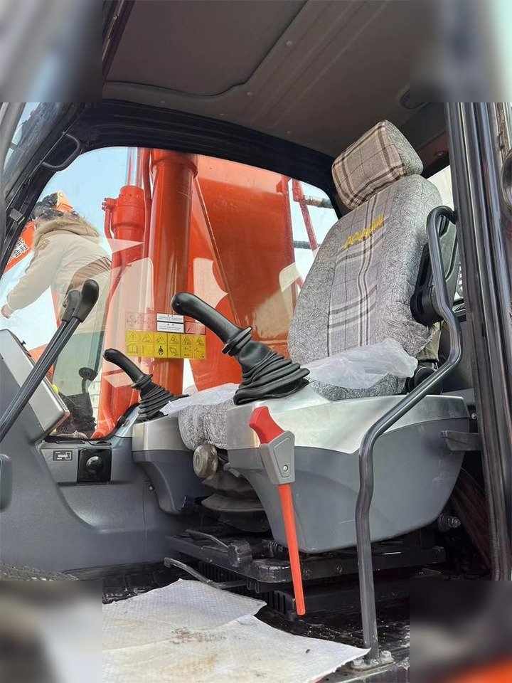 Crawler excavator DOOSAN DX300 LC-9C: picture 7