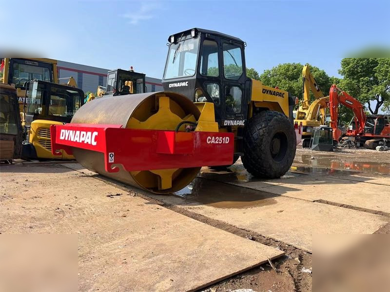 DYNAPAC CA251D - Compactor: picture 1 DYNAPAC CA251D - Compactor: picture 1