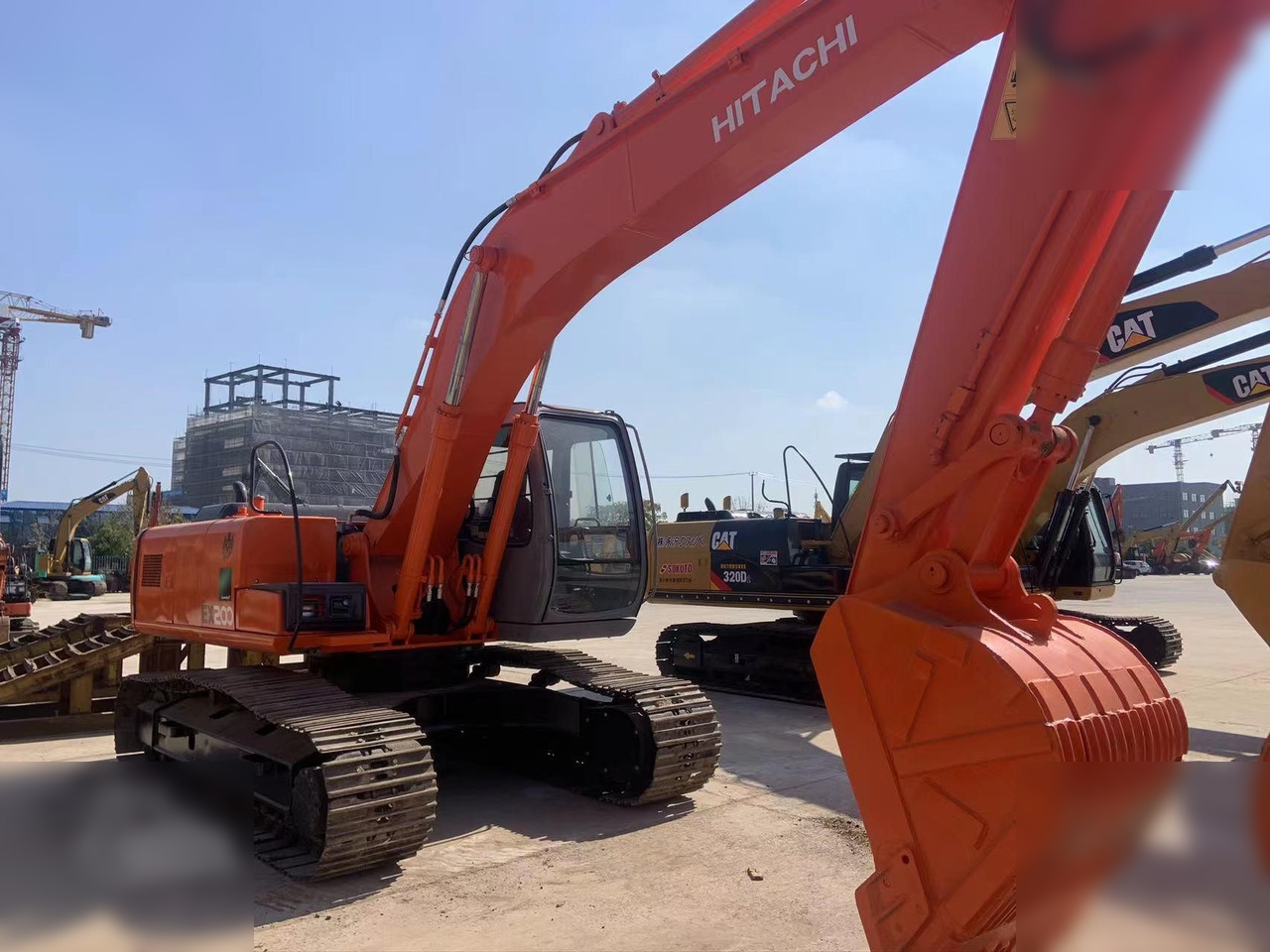 HITACHI EX200-5 - Crawler excavator: picture 2 HITACHI EX200-5 - Crawler excavator: picture 2