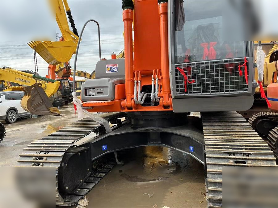 HITACHI ZX200 - Crawler excavator: picture 3 HITACHI ZX200 - Crawler excavator: picture 3