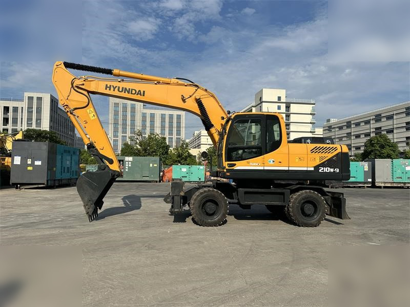 HYUNDAI ROBEX 210W-9 - Wheel excavator: picture 1 HYUNDAI ROBEX 210W-9 - Wheel excavator: picture 1