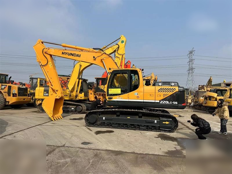 HYUNDAI ROBEX 220 LC-9S - Crawler excavator: picture 2 HYUNDAI ROBEX 220 LC-9S - Crawler excavator: picture 2