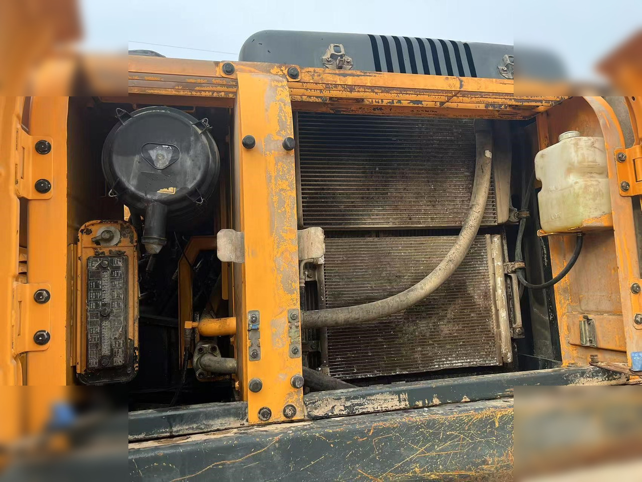 Crawler excavator HYUNDAI ROBEX 220 LC-9S: picture 7