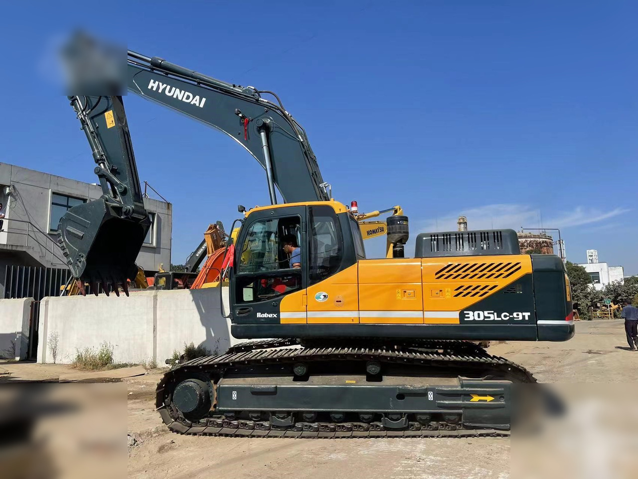 HYUNDAI ROBEX 305 LC-9T - Crawler excavator: picture 1 HYUNDAI ROBEX 305 LC-9T - Crawler excavator: picture 1