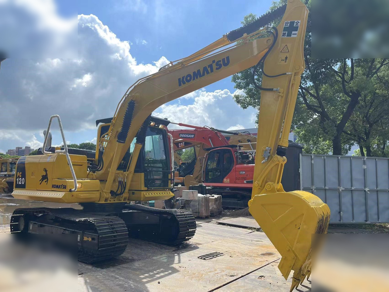 KOMATSU PC120-8 - Crawler excavator: picture 3 KOMATSU PC120-8 - Crawler excavator: picture 3