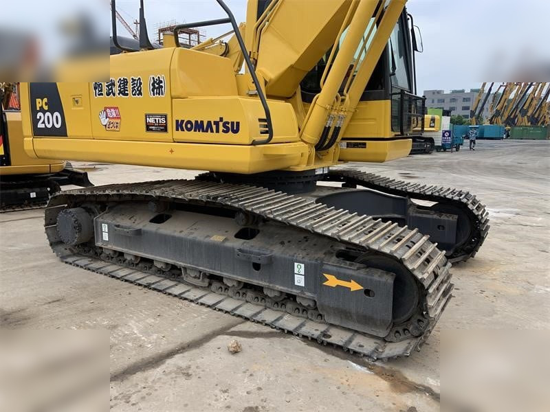 Crawler excavator KOMATSU PC200-8: picture 9