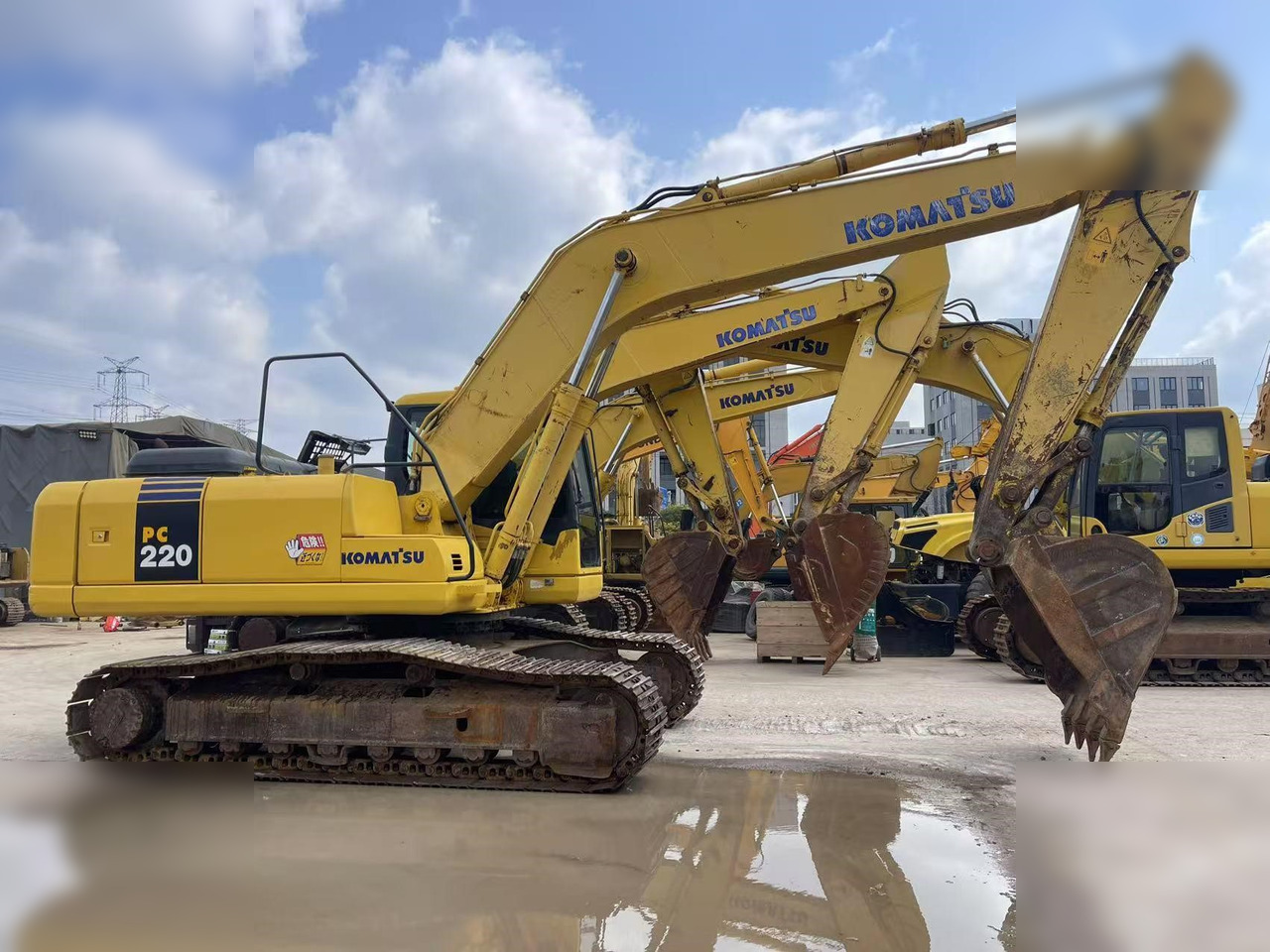 KOMATSU PC220-7 - Crawler excavator: picture 1 KOMATSU PC220-7 - Crawler excavator: picture 1