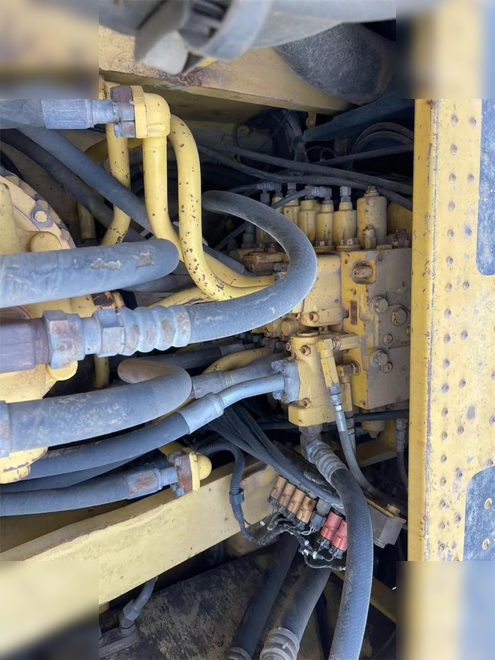 Crawler excavator KOMATSU PC400-8: picture 7
