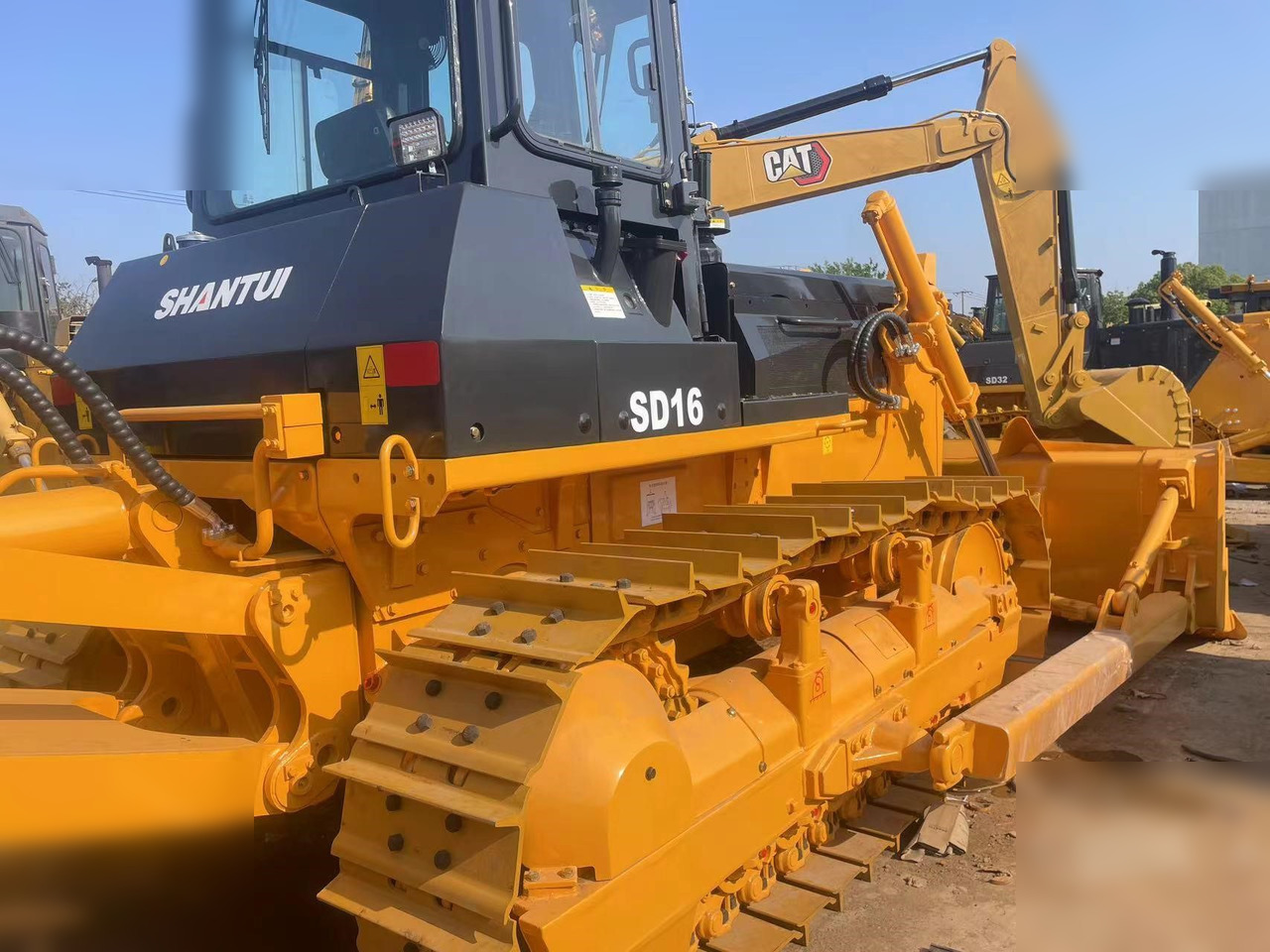 SHANTUI SD16 - Bulldozer: picture 2 SHANTUI SD16 - Bulldozer: picture 2