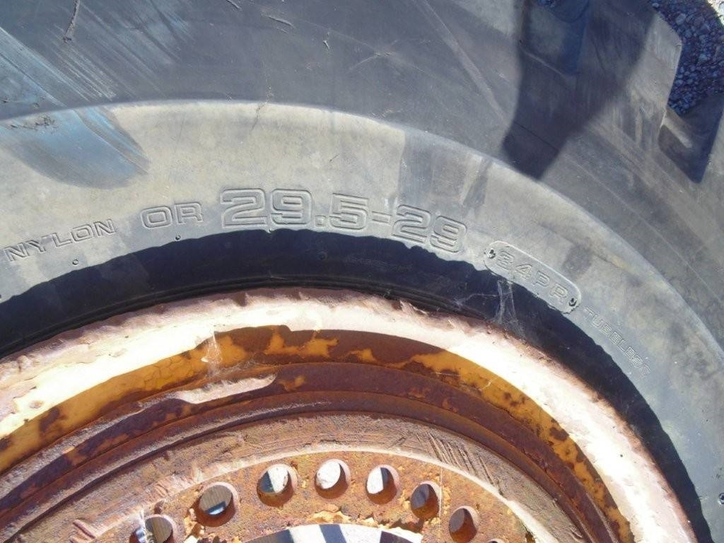 Däck - Tire for Construction machinery: picture 4 Däck - Tire for Construction machinery: picture 4