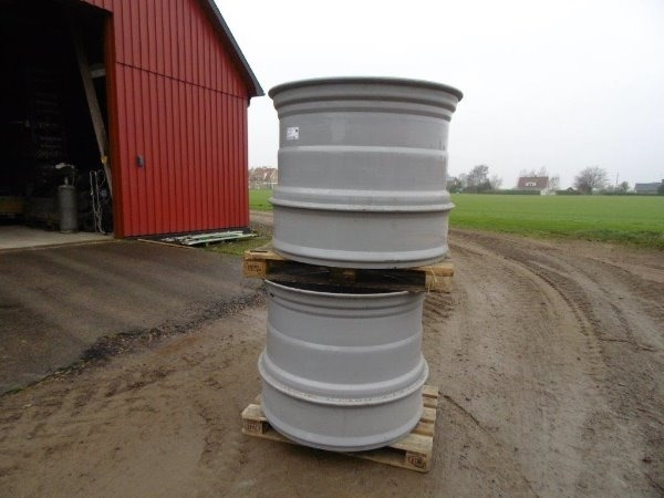 Trelleborg twinfälgar Stocks - Tire for Construction machinery: picture 1 Trelleborg twinfälgar Stocks - Tire for Construction machinery: picture 1