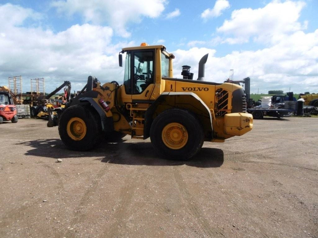 Volvo L 120 F - Wheel loader: picture 1 Volvo L 120 F - Wheel loader: picture 1