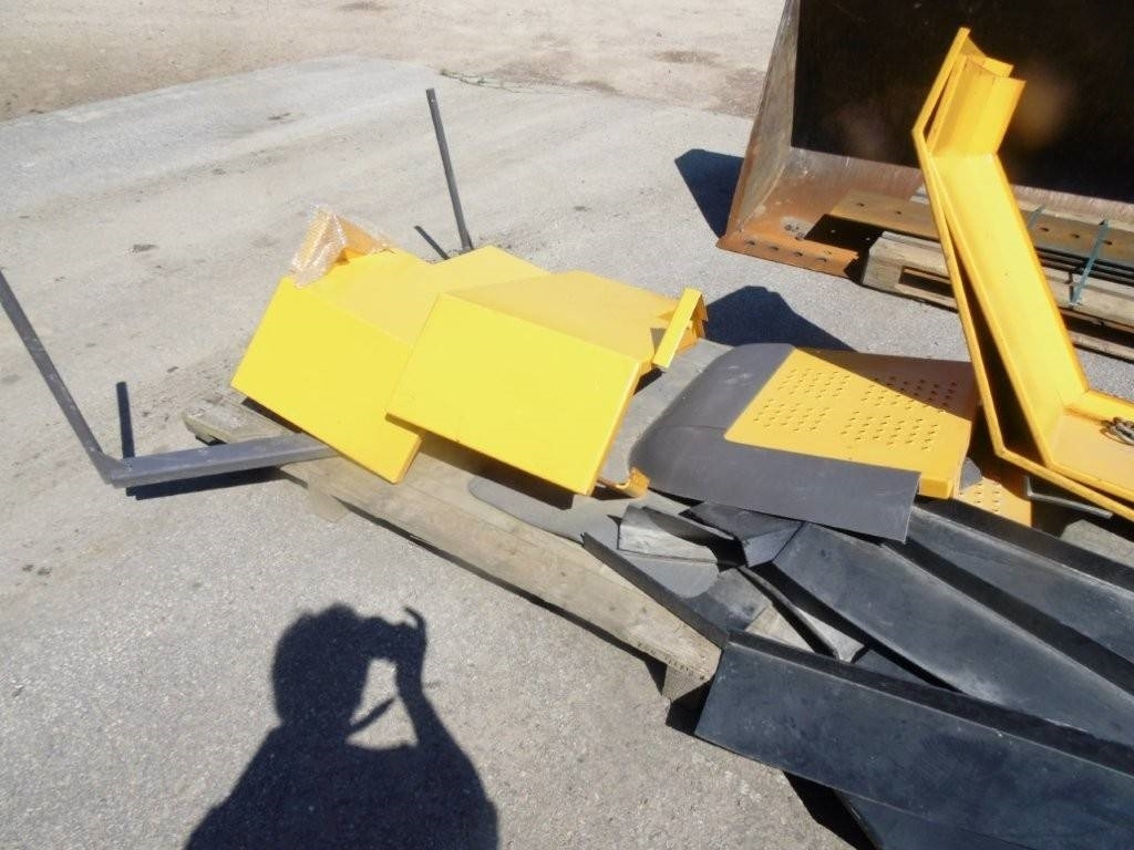 Volvo L 150 C - Fender for Loader: picture 1 Volvo L 150 C - Fender for Loader: picture 1