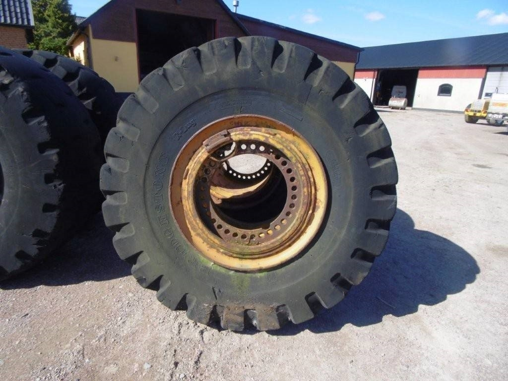 Däck - Tire for Construction machinery: picture 4 Däck - Tire for Construction machinery: picture 4