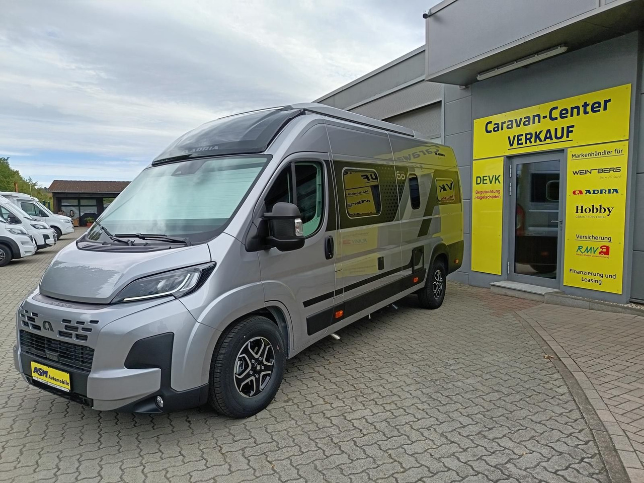 Adria Twin "60Y" 640 SGX 4,25MAXI*JUBILEE*AUFSTELLDACH - Camper van: picture 3 Adria Twin "60Y" 640 SGX 4,25MAXI*JUBILEE*AUFSTELLDACH - Camper van: picture 3