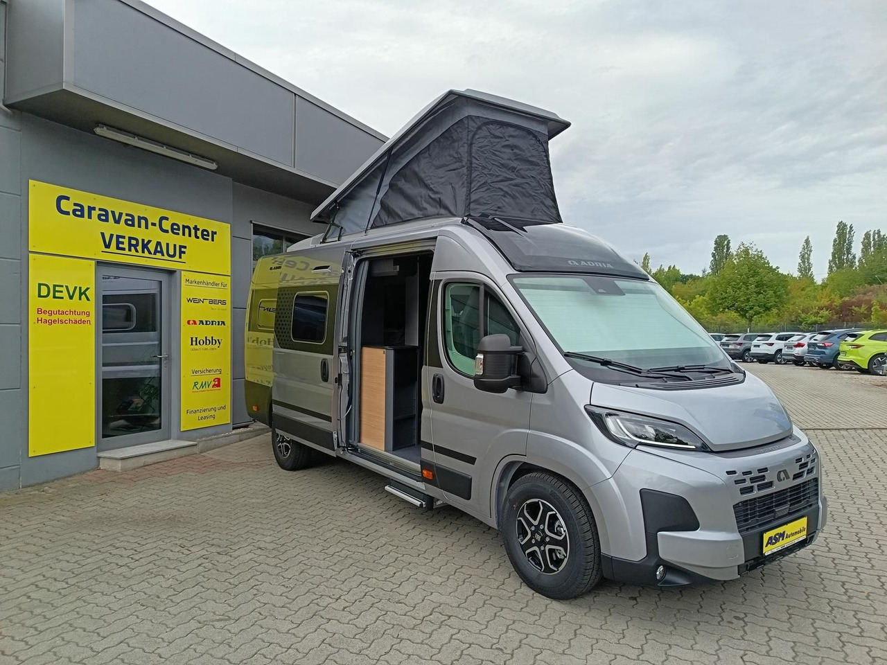 Adria Twin "60Y" 640 SGX 4,25MAXI*JUBILEE*AUFSTELLDACH - Camper van: picture 2 Adria Twin "60Y" 640 SGX 4,25MAXI*JUBILEE*AUFSTELLDACH - Camper van: picture 2