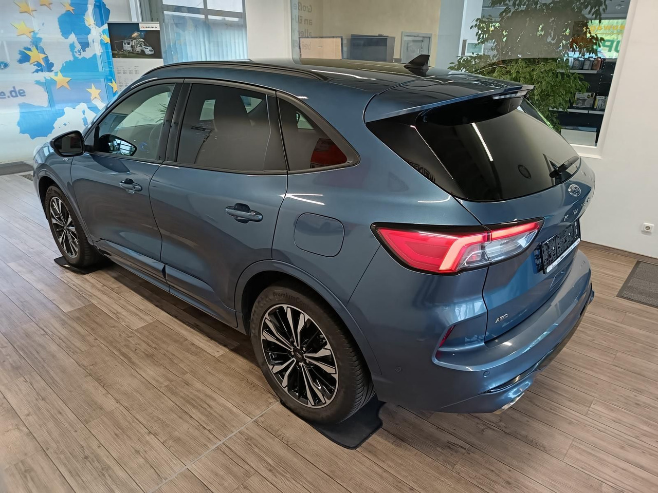 Ford Kuga ST-Line X 2,0 TDCi 4x4*AHK*NAVI*ACC*HEAD UP - SUV: picture 4 Ford Kuga ST-Line X 2,0 TDCi 4x4*AHK*NAVI*ACC*HEAD UP - SUV: picture 4