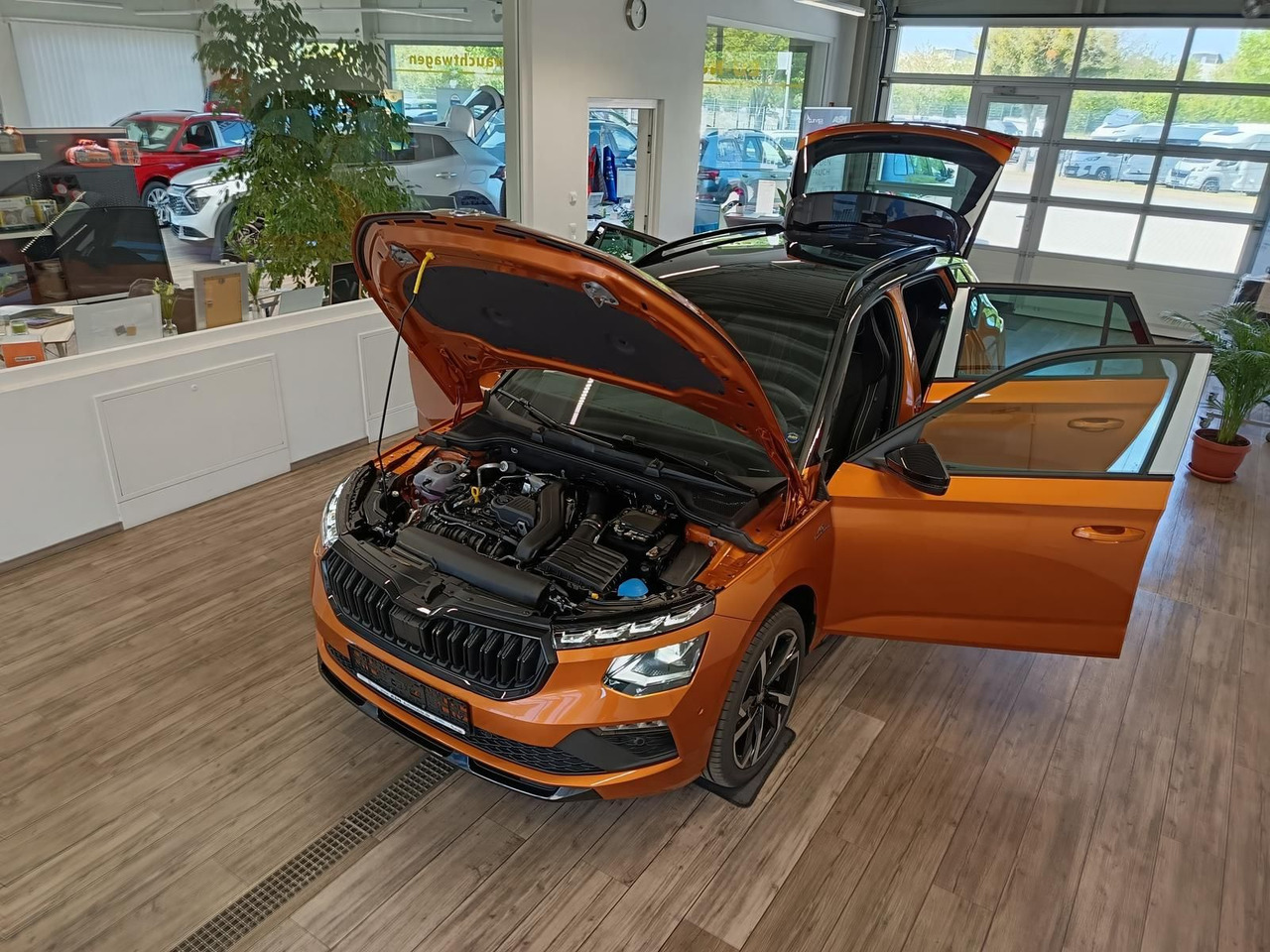 Skoda Kamiq Monte Carlo 1,5 TSI DSG*PANO*AHK*5J.GARANT - SUV: picture 2 Skoda Kamiq Monte Carlo 1,5 TSI DSG*PANO*AHK*5J.GARANT - SUV: picture 2