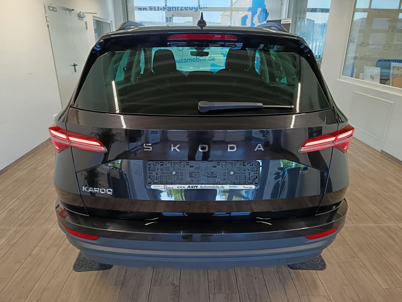 Skoda Karoq Selection 1,5TSI*NAVI*AHK-VORBER*LED*R-KAM - SUV: picture 5 Skoda Karoq Selection 1,5TSI*NAVI*AHK-VORBER*LED*R-KAM - SUV: picture 5
