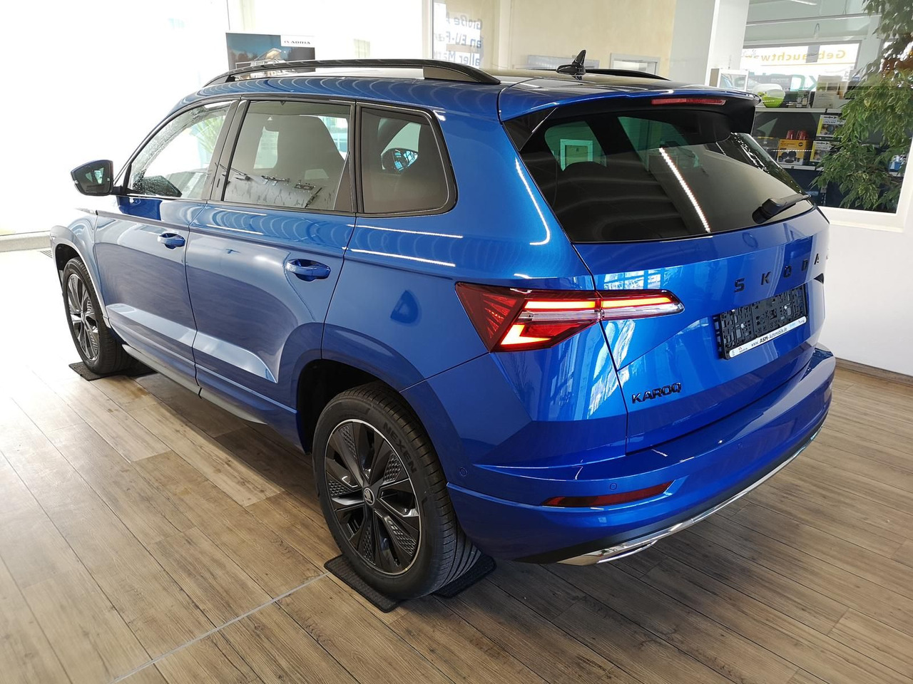 Skoda Karoq Sportline 1,5 TSI DSG*AHK*360°5J.GARANTIE* - SUV: picture 4 Skoda Karoq Sportline 1,5 TSI DSG*AHK*360°5J.GARANTIE* - SUV: picture 4