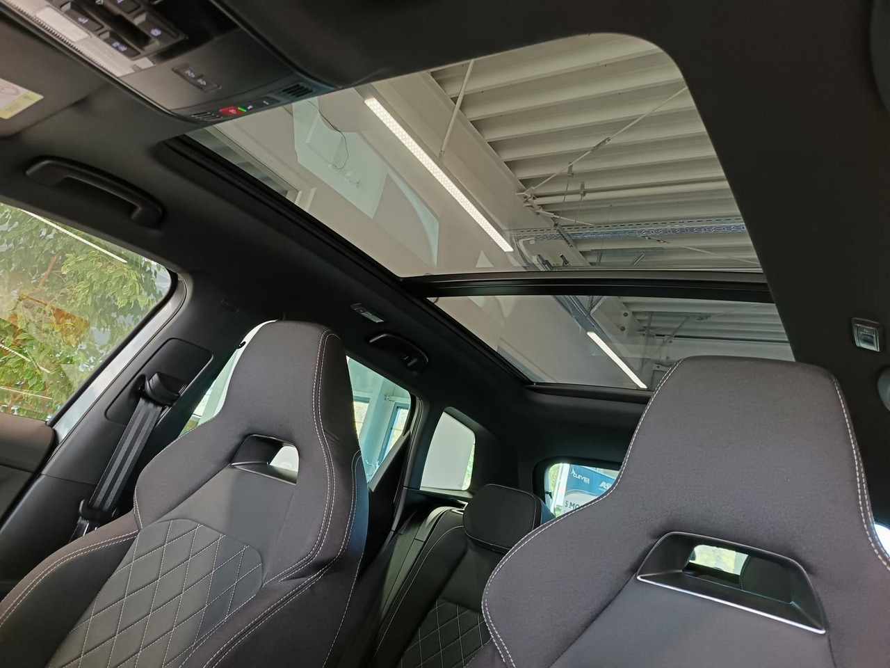 SUV Skoda Karoq Sportline 2,0 TDI 4x4*AHK*PSD*STD.HZG*DCC*: picture 18 SUV Skoda Karoq Sportline 2,0 TDI 4x4*AHK*PSD*STD.HZG*DCC*: picture 18