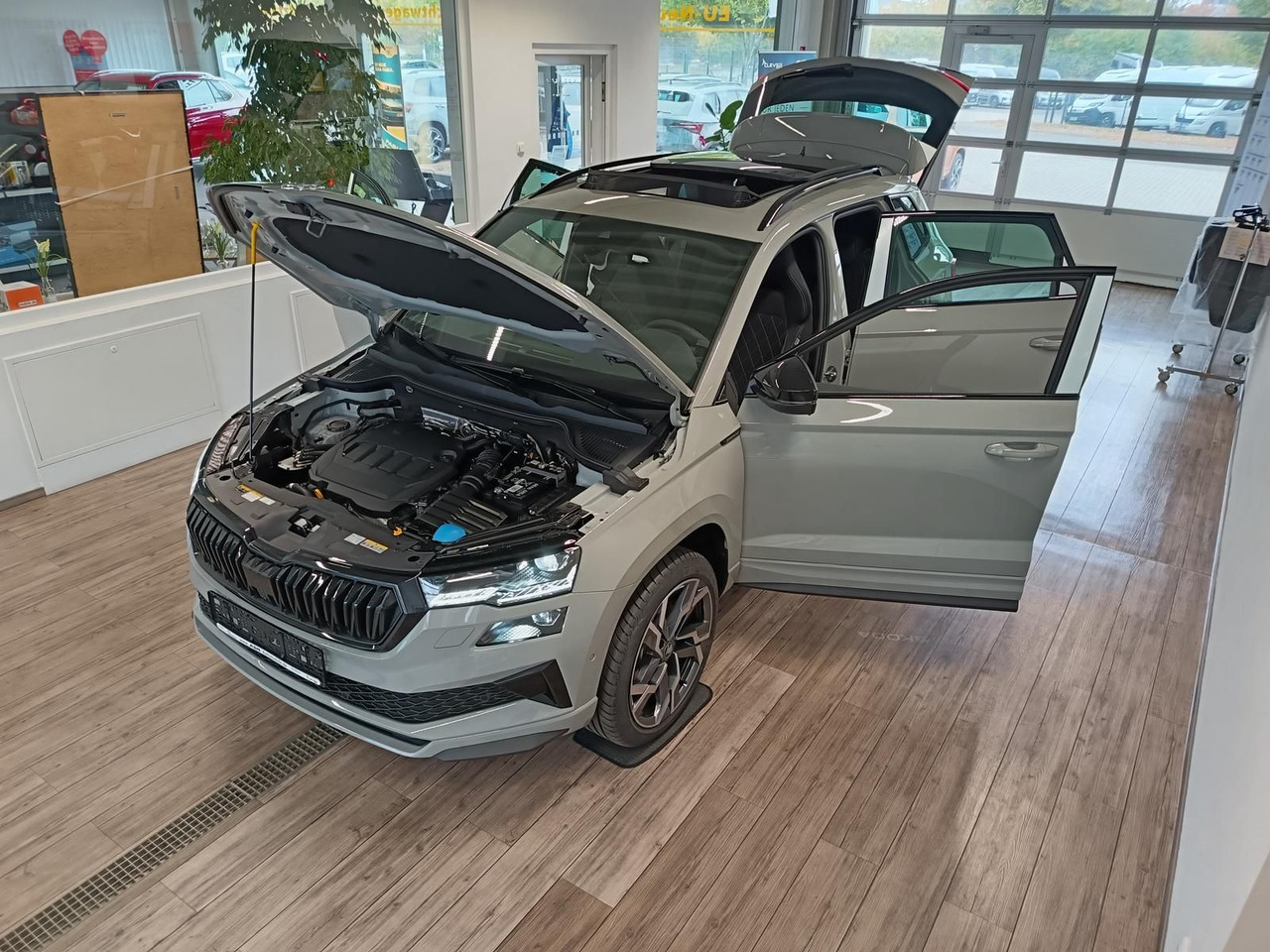 Skoda Karoq Sportline 2,0 TDI DSG 4x4*AHK*PSD*STD.HZG* - SUV: picture 2 Skoda Karoq Sportline 2,0 TDI DSG 4x4*AHK*PSD*STD.HZG* - SUV: picture 2