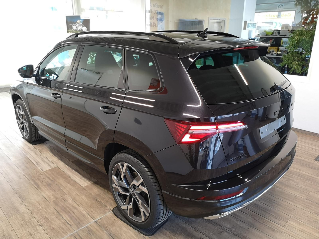 Skoda Karoq Sportline 2,0TDI DSG 4x4*PSD*AHK*360°*NAVI - SUV: picture 4 Skoda Karoq Sportline 2,0TDI DSG 4x4*PSD*AHK*360°*NAVI - SUV: picture 4