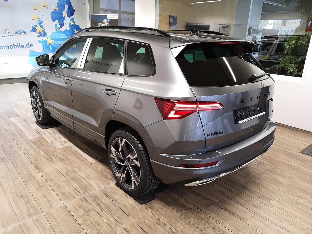 Skoda Karoq Sportline 2,0TDI DSG 4x4*PSD*AHK*360°*NAVI - SUV: picture 4 Skoda Karoq Sportline 2,0TDI DSG 4x4*PSD*AHK*360°*NAVI - SUV: picture 4
