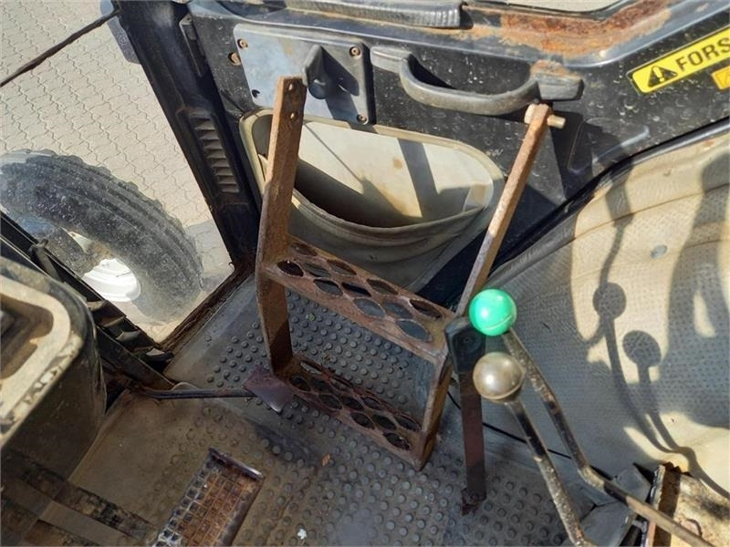 Farm tractor Case IH 695 XL: picture 8 Farm tractor Case IH 695 XL: picture 8