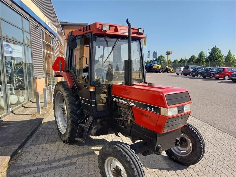 Case IH 695 XL - Farm tractor: picture 3 Case IH 695 XL - Farm tractor: picture 3