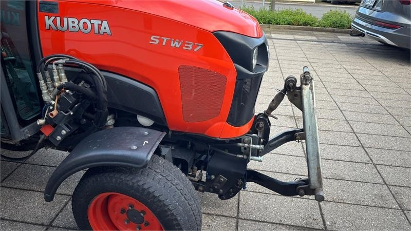 Kubota STW37 Kompakttraktor - Municipal tractor: picture 2 Kubota STW37 Kompakttraktor - Municipal tractor: picture 2