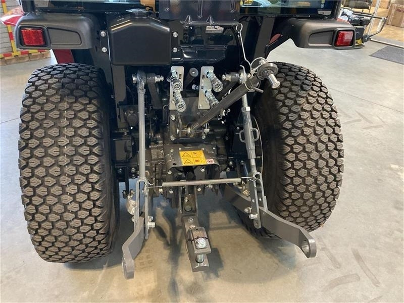 Massey Ferguson 1740 HC - Municipal tractor: picture 4 Massey Ferguson 1740 HC - Municipal tractor: picture 4