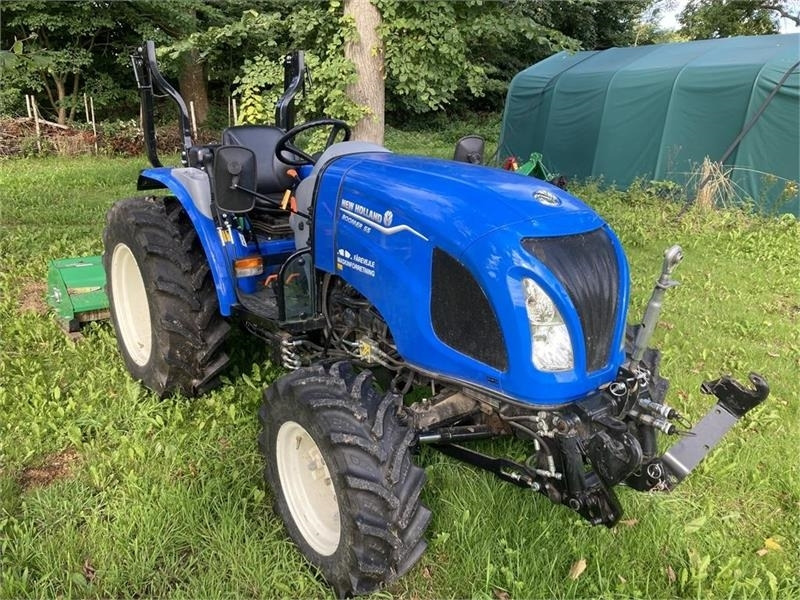New Holland Boomer 55 HST med frontlift - Municipal tractor: picture 2 New Holland Boomer 55 HST med frontlift - Municipal tractor: picture 2