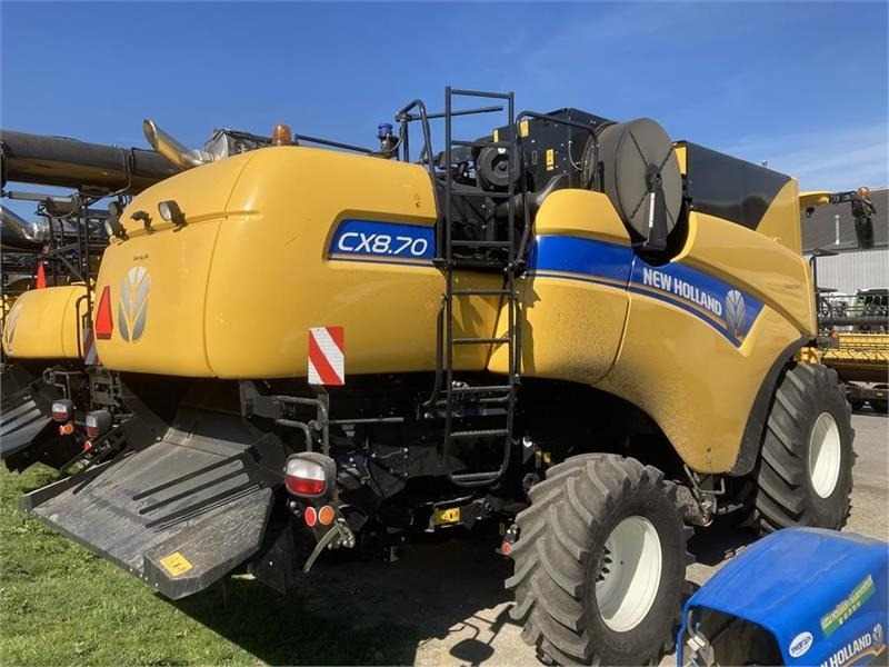 New Holland CX 8.70 SLH - Combine harvester: picture 2 New Holland CX 8.70 SLH - Combine harvester: picture 2
