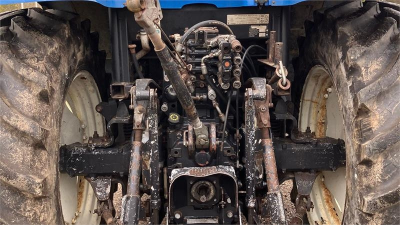 New Holland TS 115 A - Farm tractor: picture 5 New Holland TS 115 A - Farm tractor: picture 5