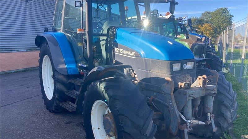 New Holland TS115 - Farm tractor: picture 1 New Holland TS115 - Farm tractor: picture 1